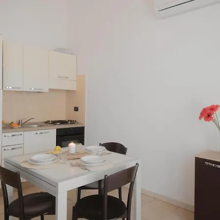 Stylish Le Fontane 1 Bedroom Sleeps 2 Num0754 فيلاّسيمِيوس