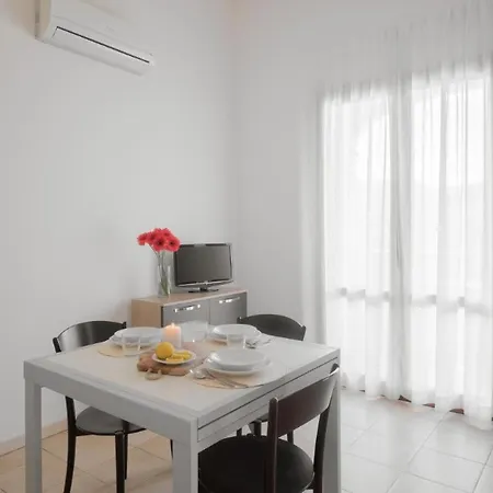 Stylish Le Fontane 1 Bedroom Sleeps 2 Num0754 شقة فيلاّسيمِيوس